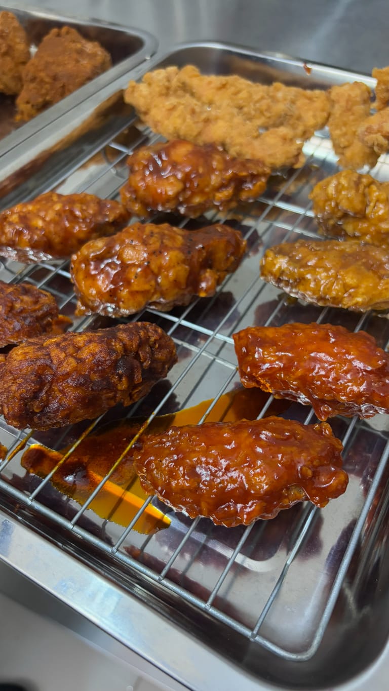 Live cooking Fried Chicken